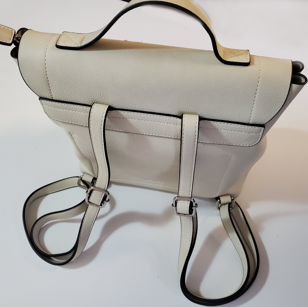 Backpack - Picture 3 of 7